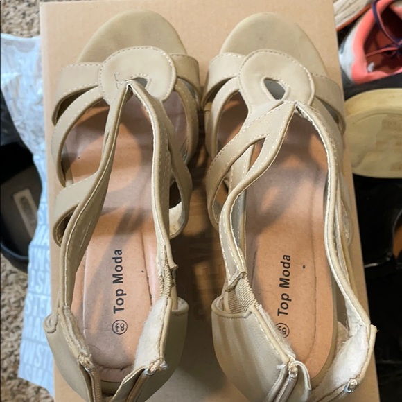 Tan wedges - Picture 3 of 3